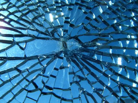 Broken_glass.jpg