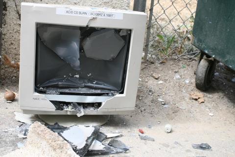 broken_computer_monitor.jpg