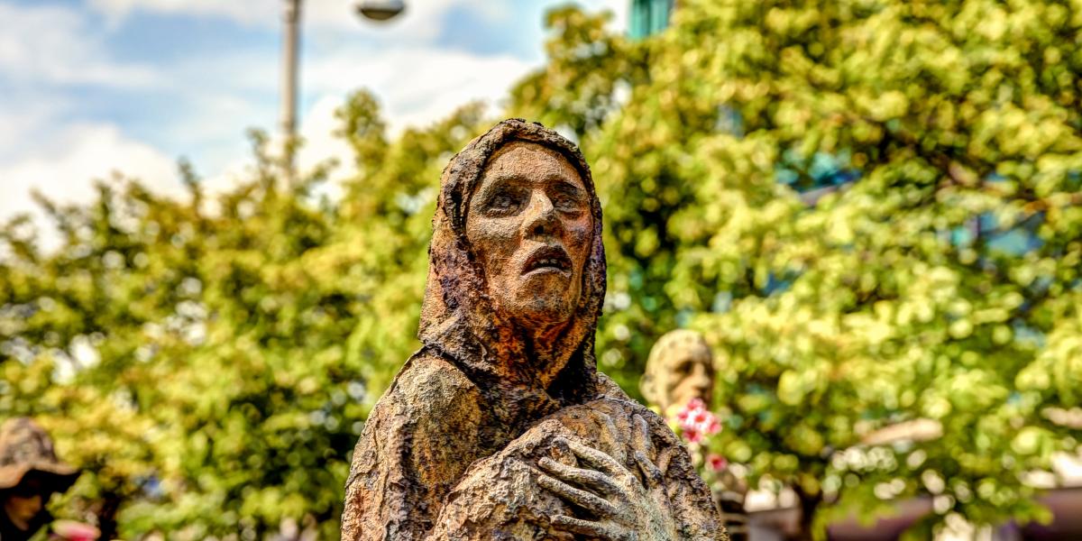 The Interesting Lies of Samuelson: How We Naively Believed the Case of Giffen Goods The Interesting Lies of Samuelson: How We Naively Believed the Case of Giffen Goods