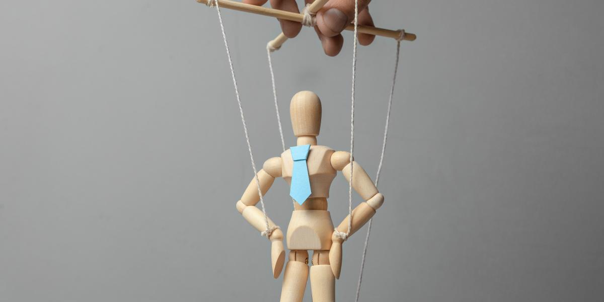 Cue the Iranian “Regime Change” Puppet