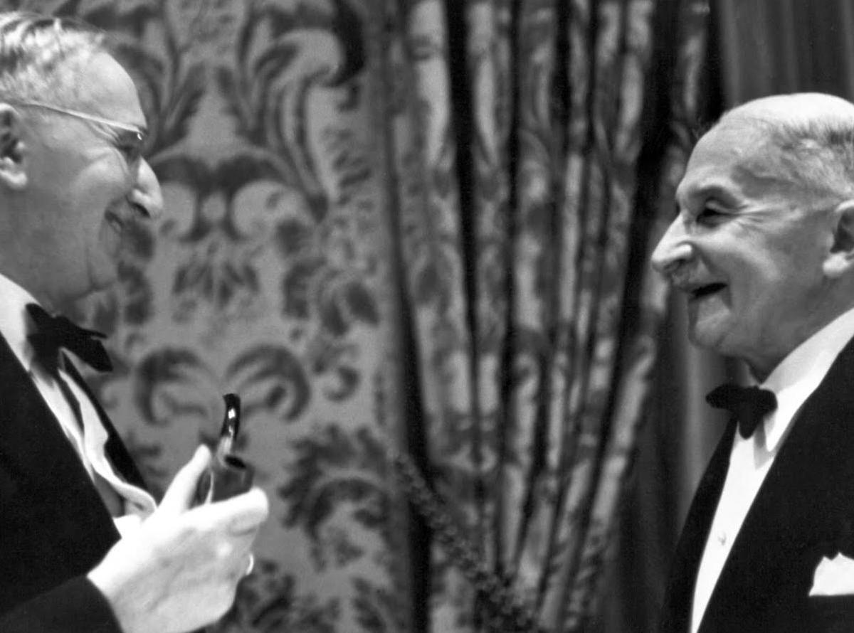 mises-hayek_2.jpg?itok=tZ_JXk-_