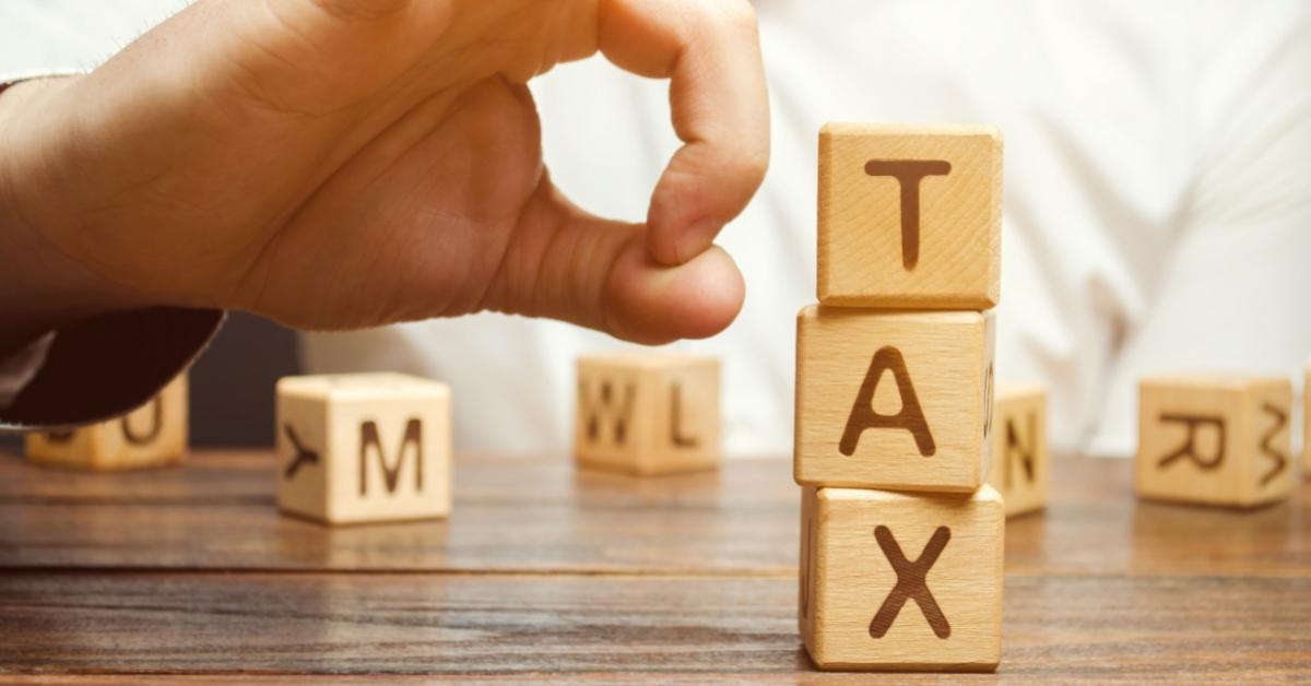 Why Proposition 13 and Attacking It Are Both Popular Why Proposition 13 and Attacking It Are Both Popular